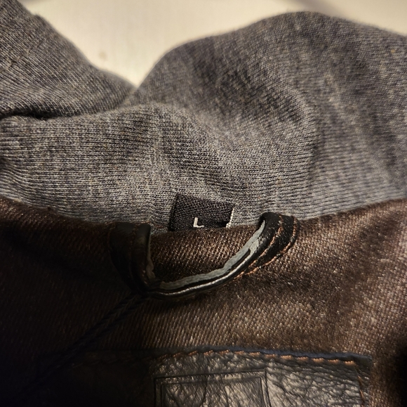 *SOLD* BRAND NEW, 100% Genuine Leather jacket. - Picture 5 of 12